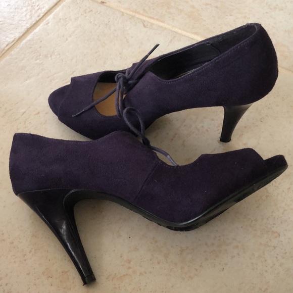 💜Fioni Faux Suede Purple peep toe mary jane style tie front heels - Picture 3 of 11